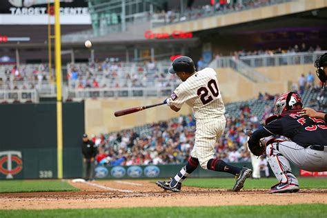 Eddie Rosario Walk-Off Home Run for Minnesota Twins