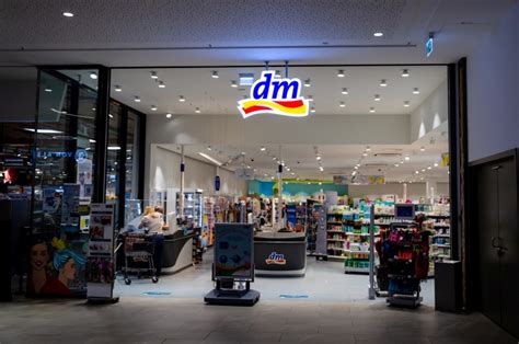 German drugstore DM installs pick-up lockers