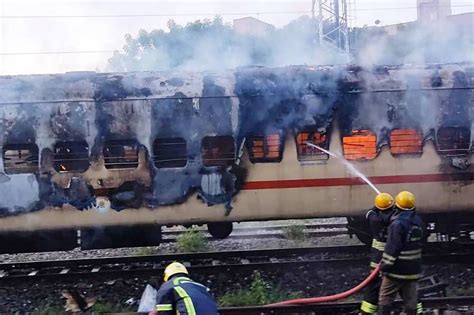 A fire inside a parked train kills 9 in India - Read Qatar Tribune on ...