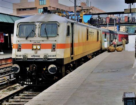 11 Fastest Trains in India - Superfast Trains by Speed in India 2024