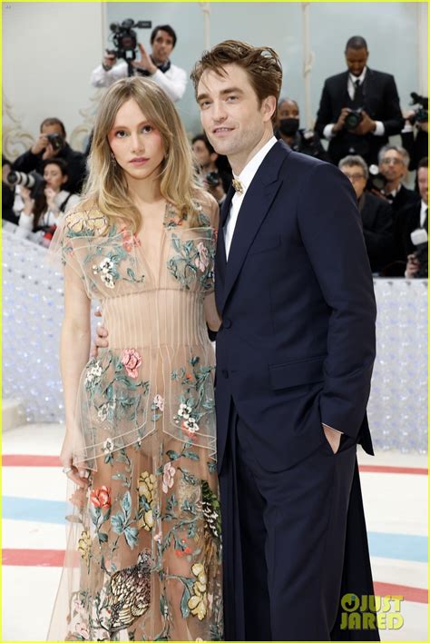 Robert Pattinson & Suki Waterhouse Walk Rare Red Carpet Together at Met ...