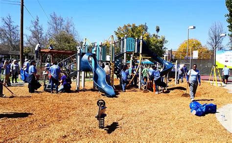 A New Playground in San Gabriel’s Park Finished in 6 hours | ColoradoBoulevard.net