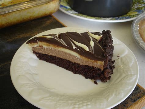 Olive Garden Black Tie Mousse Cake Recipe | Dandk Organizer