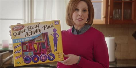 'SNL' mocks sexist Super Bowl stereotypes with Totino's Pizza Rolls commercial parody - PMQ ...