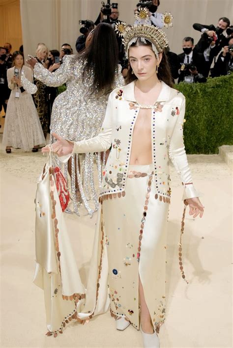 Met Gala Red Carpet 2021: All the Looks & Outfits [PHOTOS]