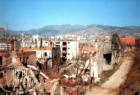 Datei:Sarajevo Siege II.jpg – Wikipedia