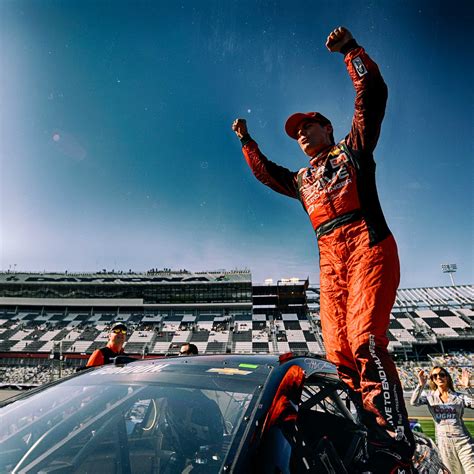 Jeff Gordon wins Daytona 500 pole in criticized format - SFGate