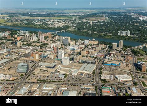 Saskatoon bridges hi-res stock photography and images - Alamy