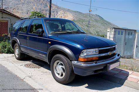 2002 Chevrolet Blazer LS - 4dr SUV 4.3L V6 4x4 auto