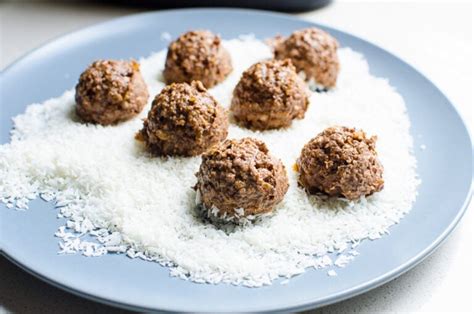 No Bake Coconut Protein Balls - iFoodReal.com