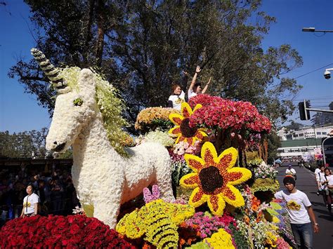 PANAGBENGA 2019: Star-studded floats dazzle at grand parade | Inquirer News