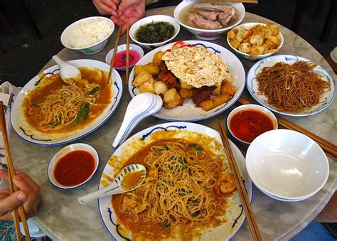 A mini guide to Singapore street food