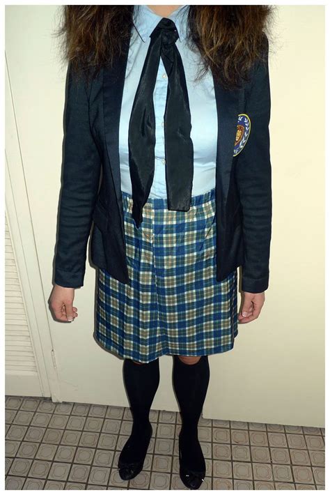 Mia Thermopolis school uniform | Braveheart costume, Costumes, Princess costumes