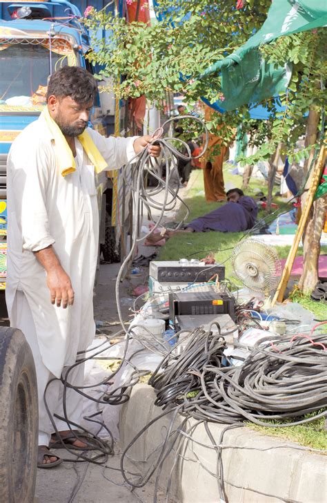 Inqilab march: Local vendors have a field day