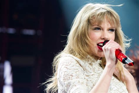 Taylor Swift sets Nashville songwriting record | CTV News