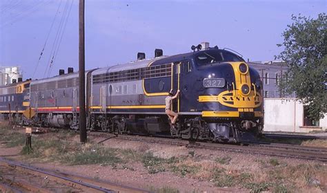 Santa Fe F7A 327 bluebonnet on the point of southbound fre… | Flickr