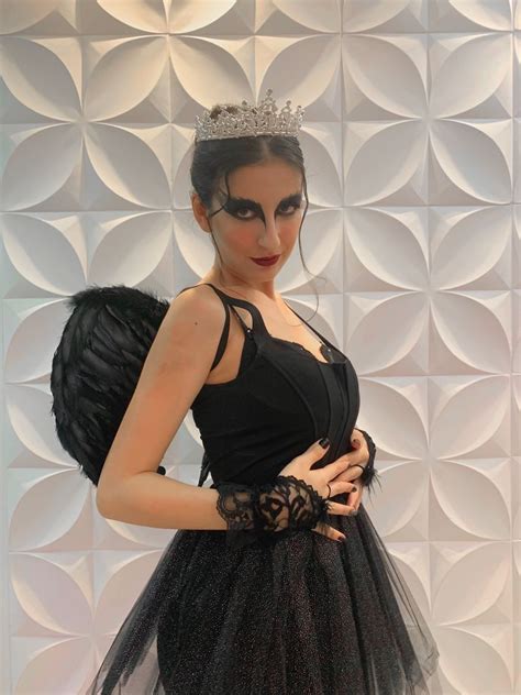 Black Swan Costume Halloween, Halloween Costumes Brunette, Classy Halloween Costumes, Halloween ...