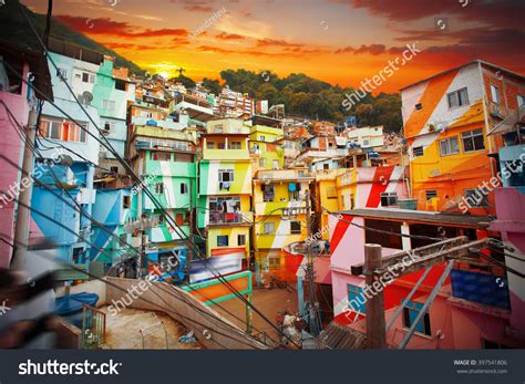 Rio de Janeiro Innenstadt und Favela. Stockfoto 397541806 | Shutterstock