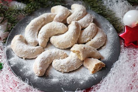 Vanillekipferl - German Vanilla Crescent Cookies - Nina's Recipes