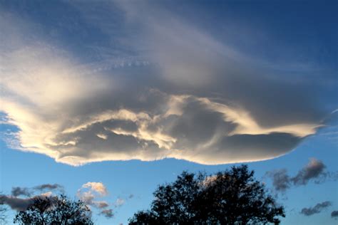 Mountain wave cloud, Boulder CO, 4:44PM pm 11/05/15. - Flow Visualization