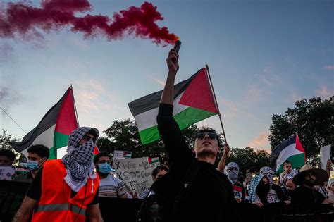 Thousands protest attacks on Gaza outside Houston's Israeli consulate