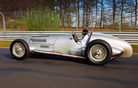 Mercedes-Benz W125 - 1937 Silver Arrow - Drive