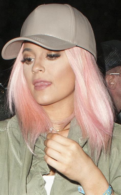 Pinky Keen from Kylie Jenner's Hair Evolution | Jenner hair, Kylie jenner hair, Bubblegum pink hair