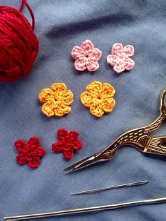 Mini flores de crochet o ganchillo | Tutorial: www.fronterad… | Flickr