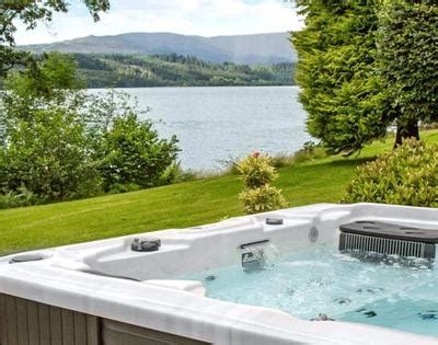 6 Luxury Lodges in Loch Lomond with Hot Tubs (From £49 Per Night)