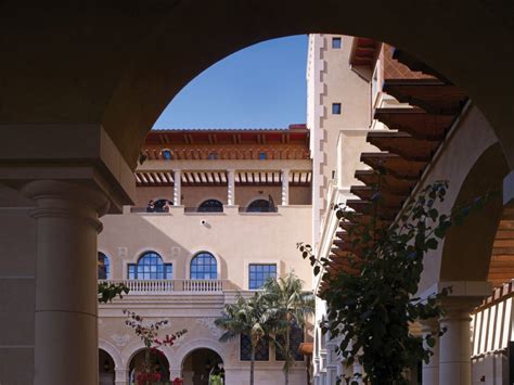 USC School of Cinematic Arts is a “California Style” cast-in-place building