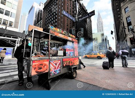 Traditional Soft Pretzels Stand in Manhattan N New York City Editorial Image - Image of pretzels ...