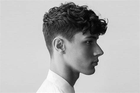 How do I get the hair on top to look like that? I know how to do the sides but Im just curious ...