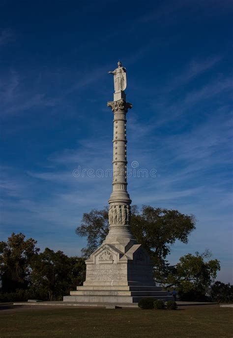 Monument at the Yorktown Battlefield Stock Photo - Image of entrance, park: 168918150