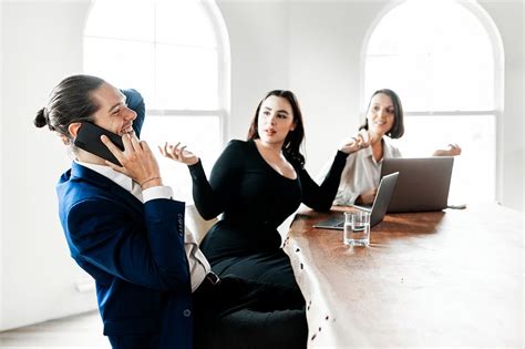 Businessman talking on the phone | Premium Photo - rawpixel