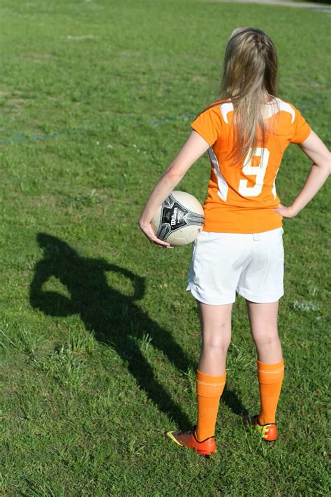 Soccer poses | Soccer poses, Soccer girl, Womens football