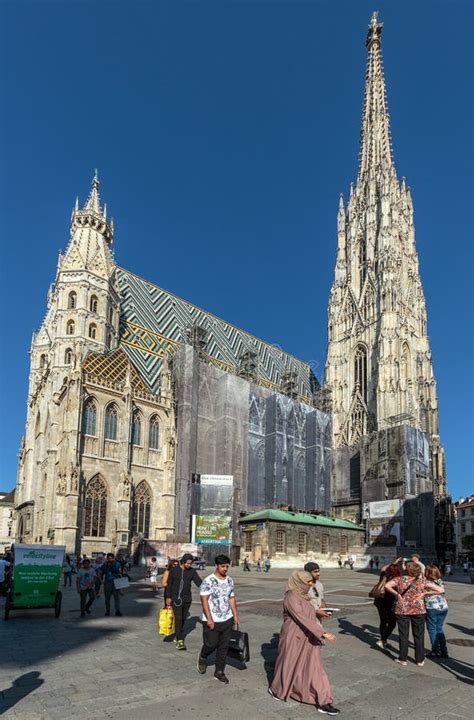 Stephansplatz Cathedral Reflection Editorial Photo - Image of platz, austria: 29082161