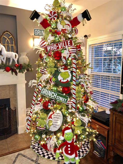 Grinch Christmas Tree | Grinch christmas decorations, Christmas tree decorating themes ...