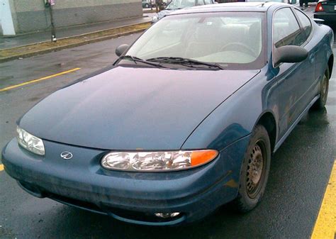 2004 Oldsmobile Alero GX - Sedan 2.2L auto