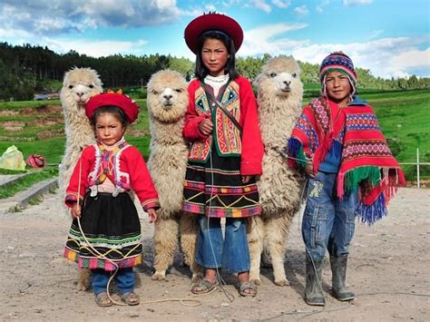 andes people of peru - Google Search | Traditional peruvian dress, Cusco, Cusco peru