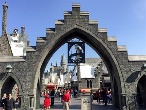 A Look Inside the Wizarding World of Harry Potter at Universal Studios ...