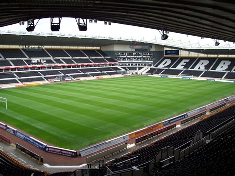 Interior Pride Park Stadium, Pride Park, Derby, Reino Unido. Capacidad: 33.597 espectadores ...