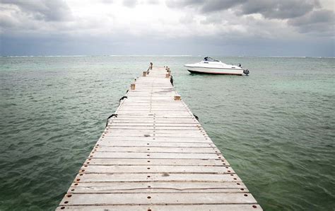 How to Help Prevent Your Boat from Sinking | Travelers Insurance