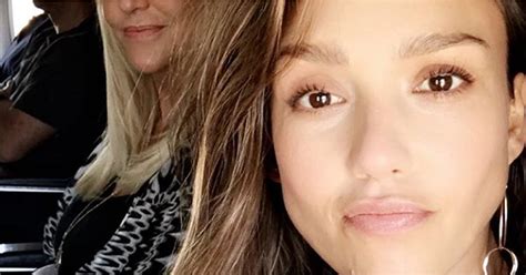 Jessica Alba's No-Makeup Selfie April 2016 | POPSUGAR Latina