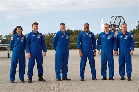 Discovery crew flies to Florida to prep for launch | STS-133, Space ...