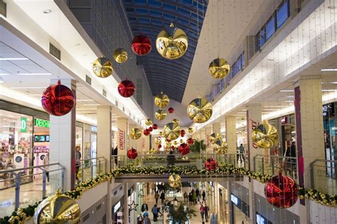 Holiday Mall Hours and Events in Miami