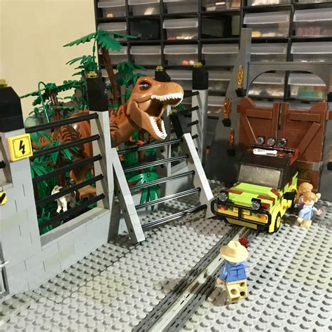 Jurassic Park diorama that I’ve built for my little brother : lego