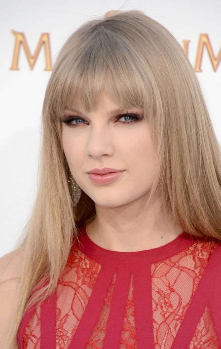 The Gorgeous $5 Eyeshadow Taylor Swift Is Wearing Here | Glamour