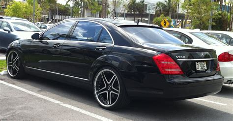 Exotic Cars on the Streets of Miami: Black Mercedes S550 with custom rims