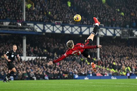 Harinya Garnacho! Cetak Gol Salto Indah Mirip Rooney Lalu Selebrasi ala Ronaldo - Indozone Soccer