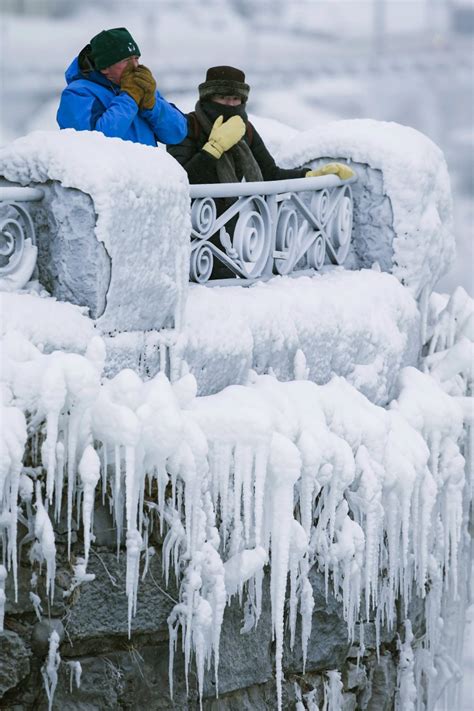 Frozen Niagara Falls stuns visitors who dare to brave bitter cold